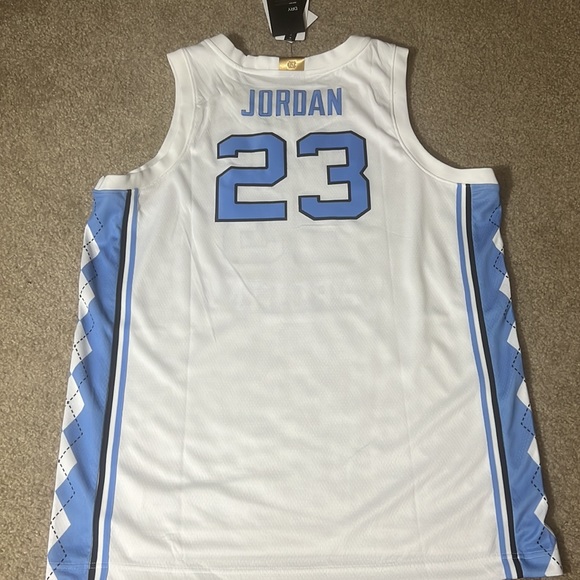 Micheal Jordan college jersey - Picture 2 of 3